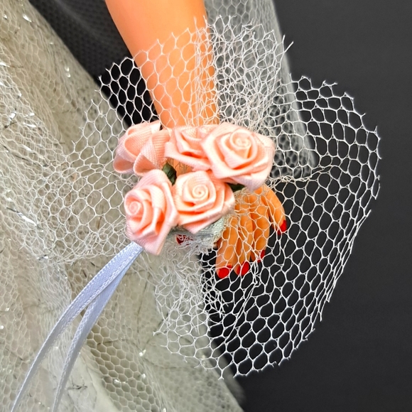 Mid-Century Modern 17" sleepy eyes bride doll - Picture 3 of 12